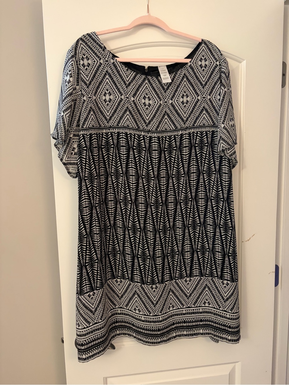 Black and White Geometric Women’s Dress